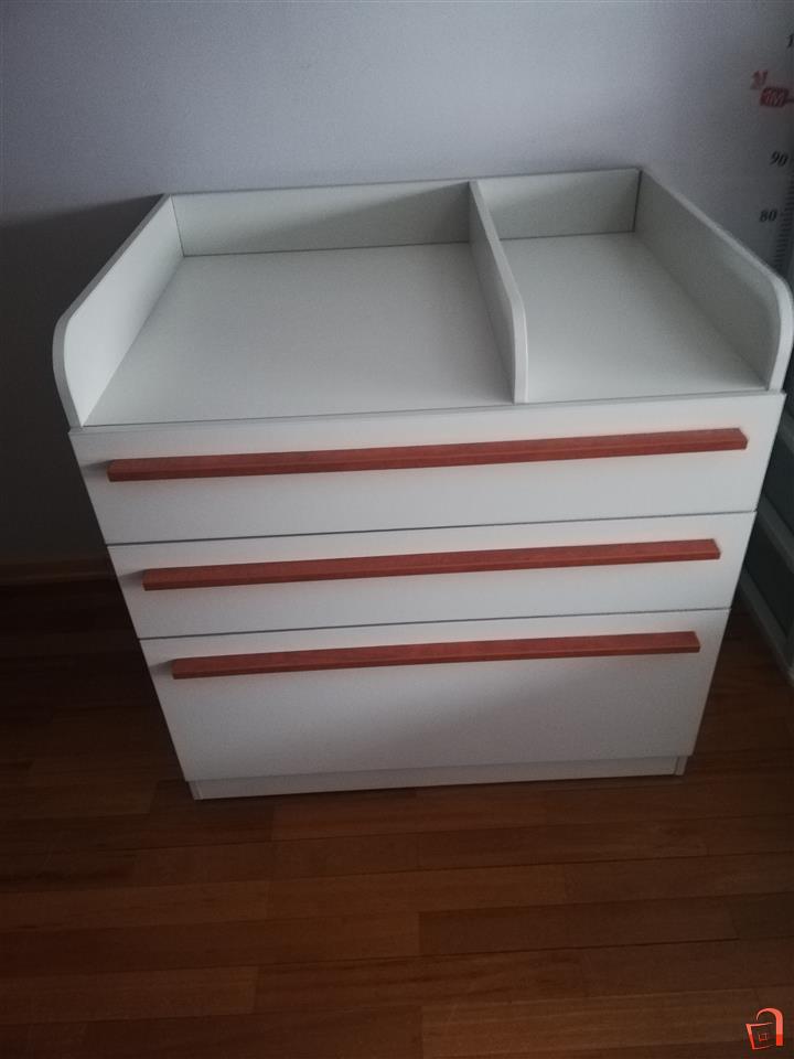 Fiokar So Natkasna Za Previvanje Na Bebe Skopje