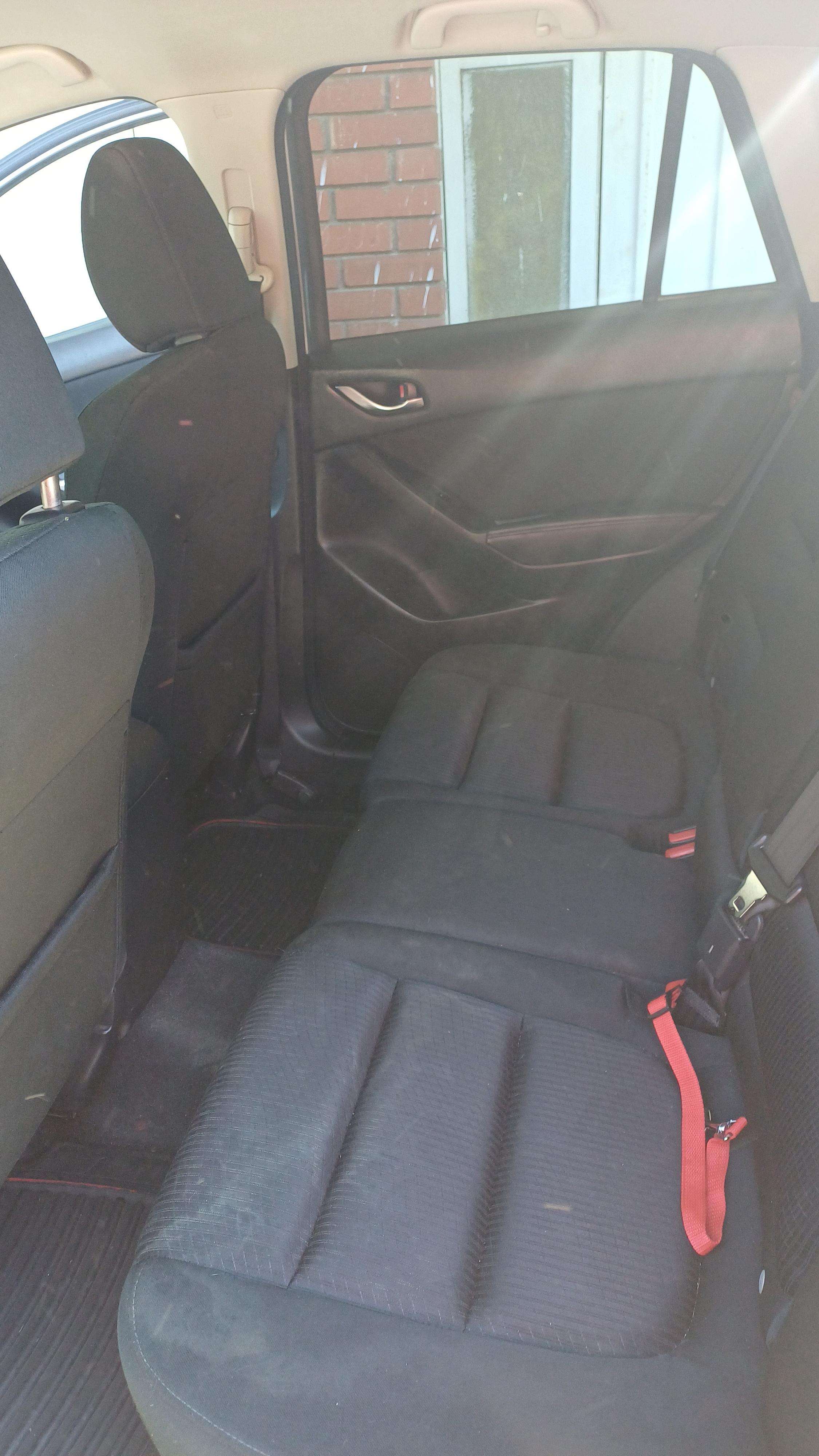 Se-prodava-Mazda-CX5-zemena-od-ambasada