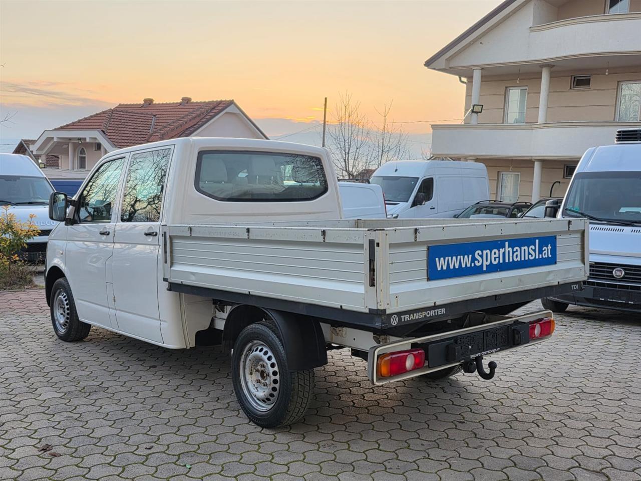 VW-T6-2-0-TDI-7-SEDISTA-KAMJONETA