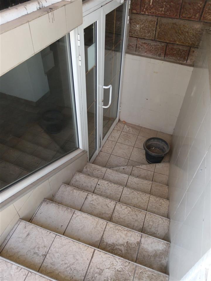IZDAVAM--DUKAN-STROG-CENTAR-GARNIZON-DO-DUKAN--MICE-