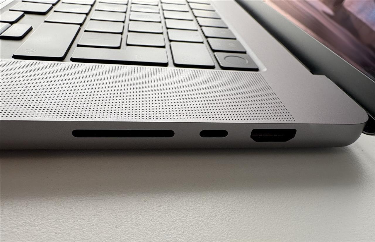 MacBook-Pro-16--M1-Pro---16GB---1TB