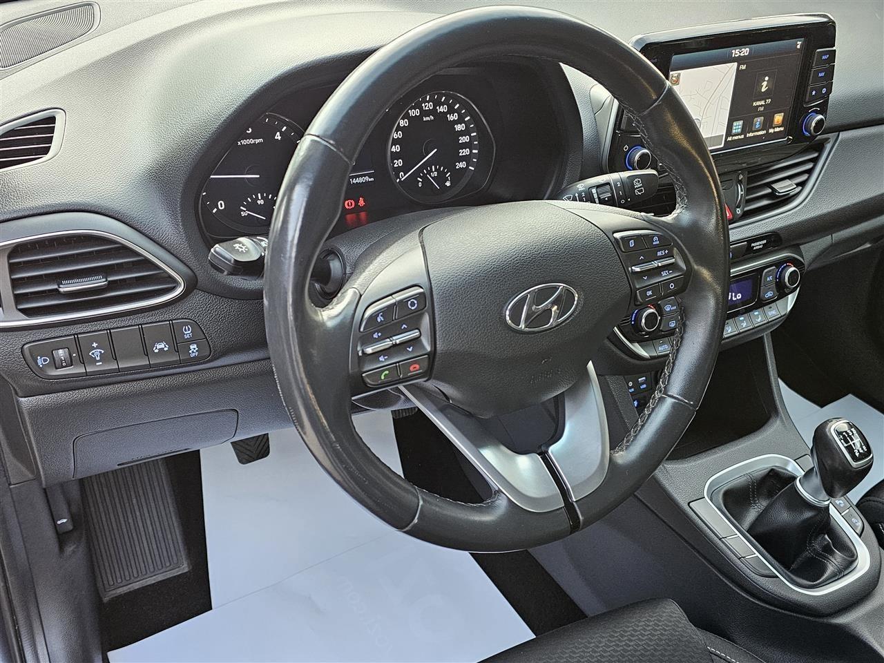 HYUNDAI-I-30-FACELIFT-1-6-CRDI-100-KS-FACF-NAVI-LED-VIP-AUTO