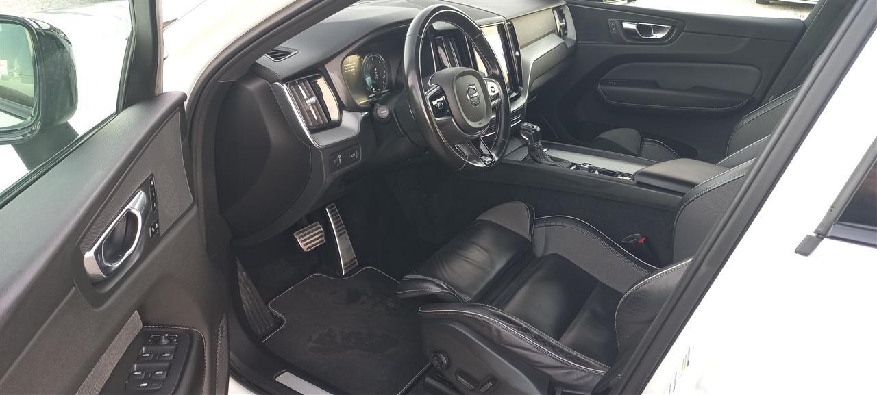 VOLVO-XC60-D4-190KS-2020g-AUTOMATIC-R-DESIGN